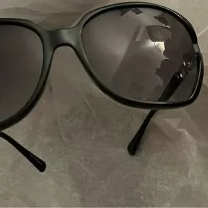 New w/Tag Coach Black Kissing C Square Sunglasses with Case & Cloth Below $195 Brand New With Tags Coach HC8146 KISSING C main image 3